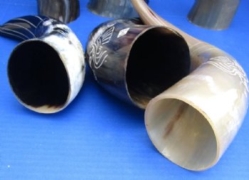 12 to 15 inches Carved Birds Drinking Horn with Horn Stand - $23.99  <font color=red> (CLOSEOUT $15.99 EACH)</FONT>
