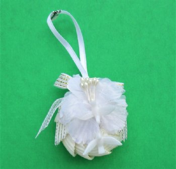 1-1/2 inches White Cockle Seashell Christmas Ornaments with White Lace <font color=red> Wholesale </font> - 60 @ $1.60 each