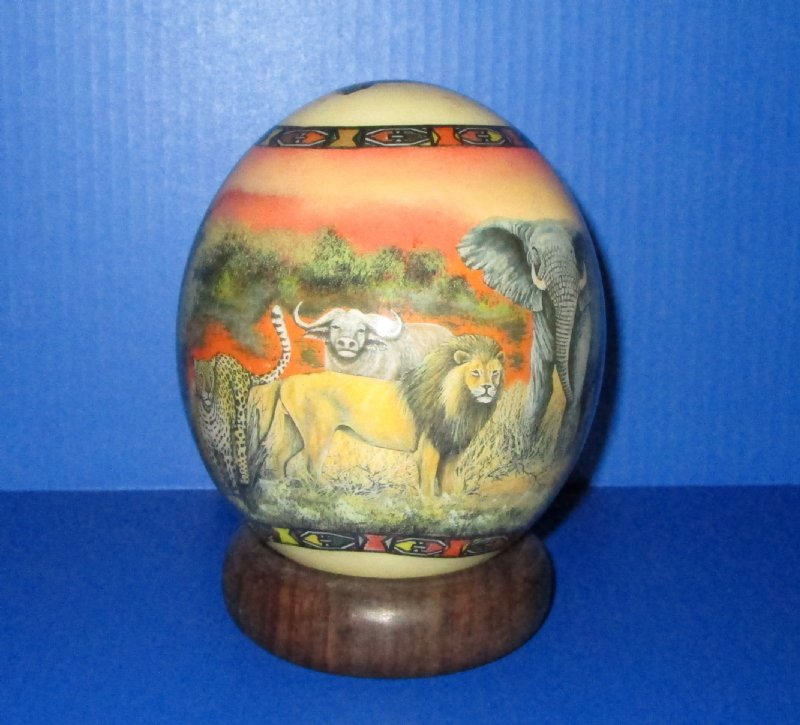 53/4 inches Decoupage Ostrich Egg with Africa's Big 5 and Map of Africa