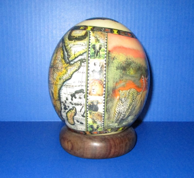 53/4 inches Decoupage Ostrich Egg with Africa's Big 5 and Map of Africa