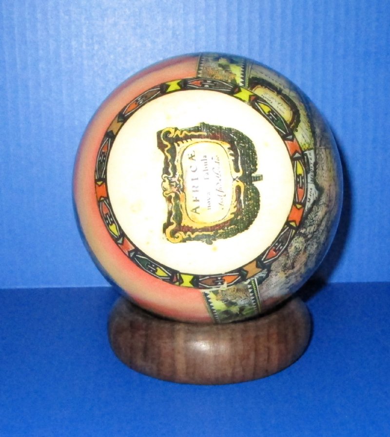 53/4 inches Decoupage Ostrich Egg with Africa's Big 5 and Map of Africa